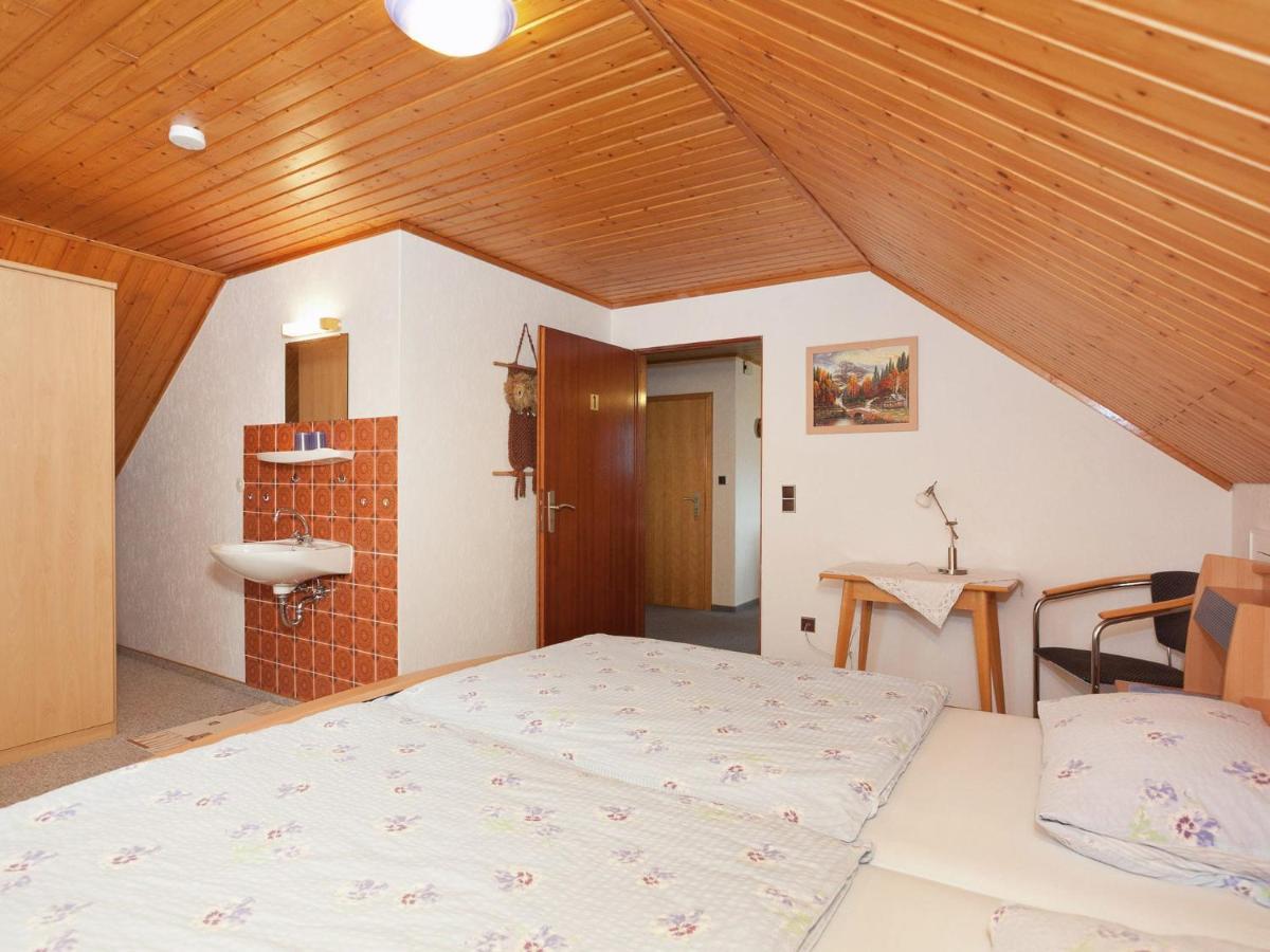 Flat In Polle Near The Forest Exterior photo